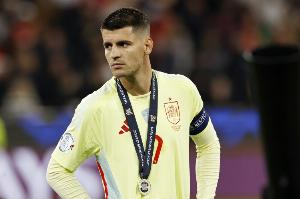 开云APP-传承了!西班牙队长莫拉塔登场后没要袖标,而是交给罗德里