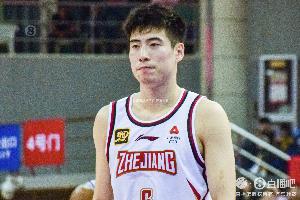 开云下载网址-表现还不错!程帅澎25分钟11中4&三分6中2拿13分4板2助 第二节8分