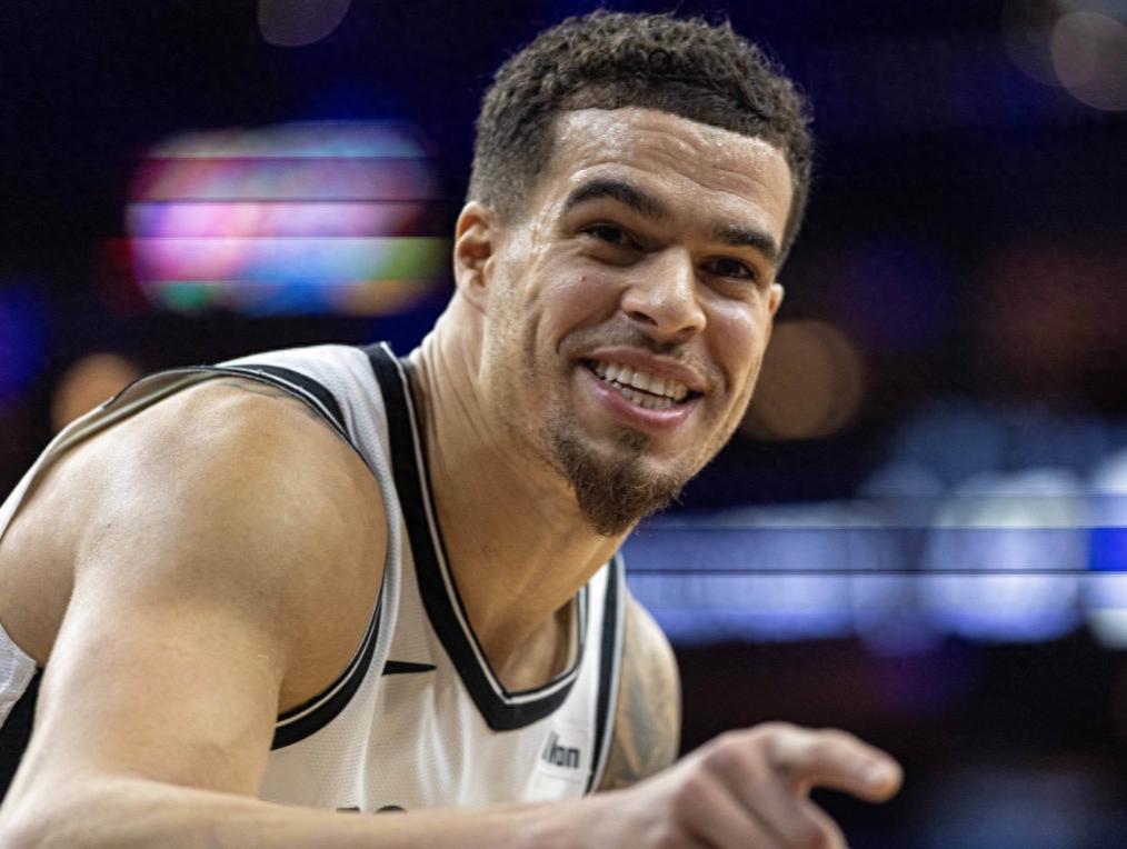 都说你2亿太贵,如今场均26+7成巨星,绝杀公牛,勇士要出手了