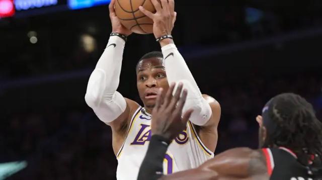 1666616794438014185.jpg 开云下载网址-韦少最后投篮选择激怒教练,哈姆:不会再顾及情绪