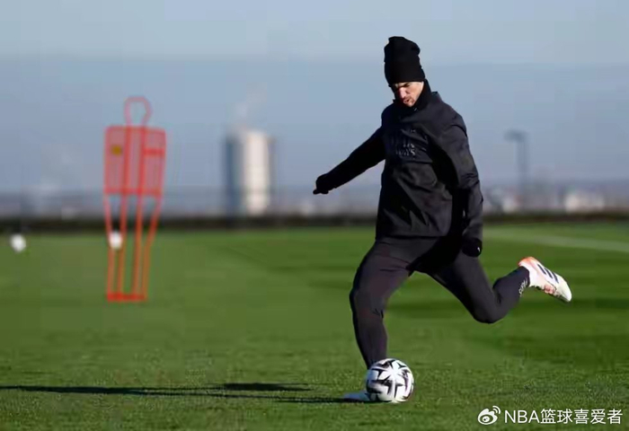 开云体育-从欧冠霸主到法甲“保级队”？大巴黎这赛季咋了？|巴黎圣日耳曼|摩纳哥|舒梅切尔|恩里克|球队_新浪体育_新浪新闻